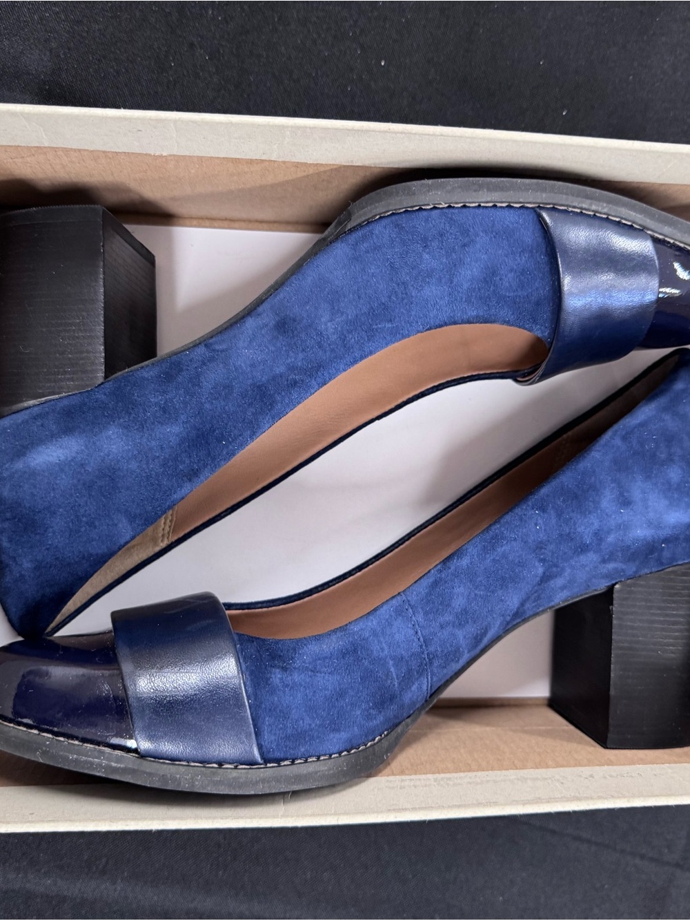 Clarks Navy Blue Suede Block Heel Pumps – Preowned - Picture 7 of 10